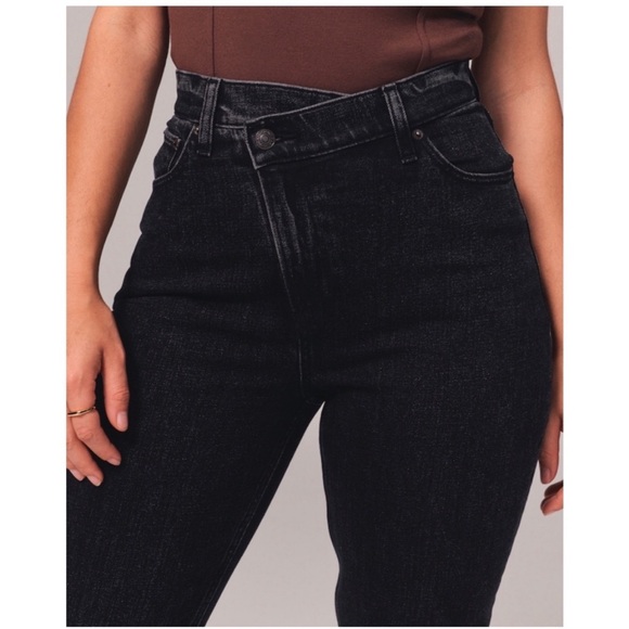 NEW Abercrombie Curve Love Jeans Size 34 18 High Rise 90s Straight Crossover - Picture 1 of 16
